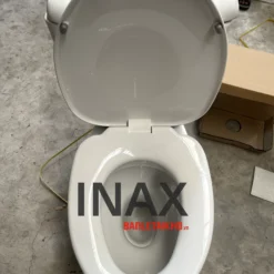 Bồn cầu 2 khối INAX C-117VA là mẫu rẻ tiền nhất - Xả mạnh nhất 22 Góc nhìn từ trên xuống Bồn Cầu INAX C-117VA (6)