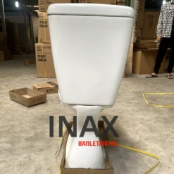 Bồn cầu 2 khối INAX C-117VA là mẫu rẻ tiền nhất - Xả mạnh nhất 27 Hình ảnh từ phía sau Bồn Cầu INAX C-117VA (9)