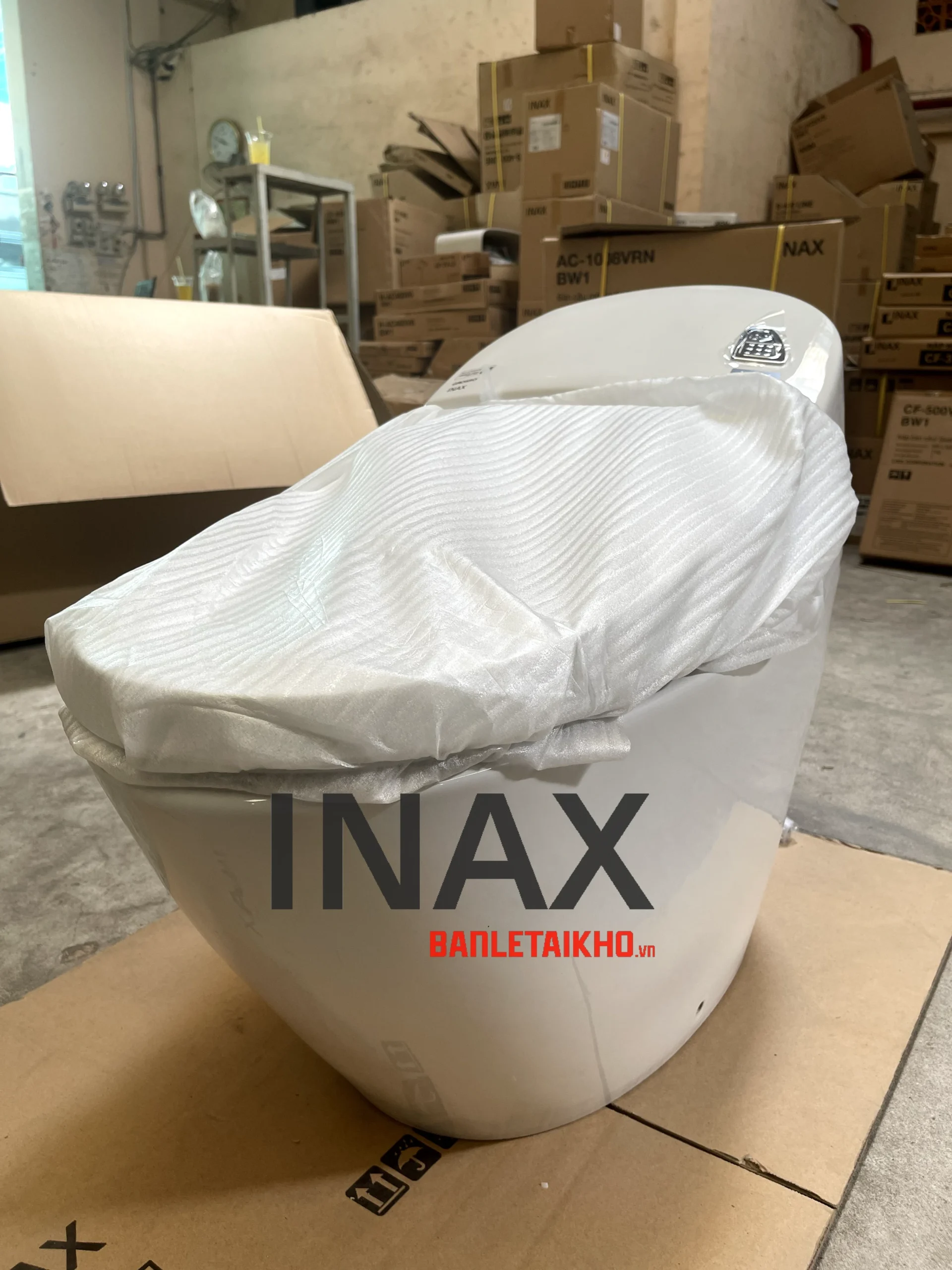 Góc nhìn nghiêng bên trái của bồn cầu AC 2700VN (15)