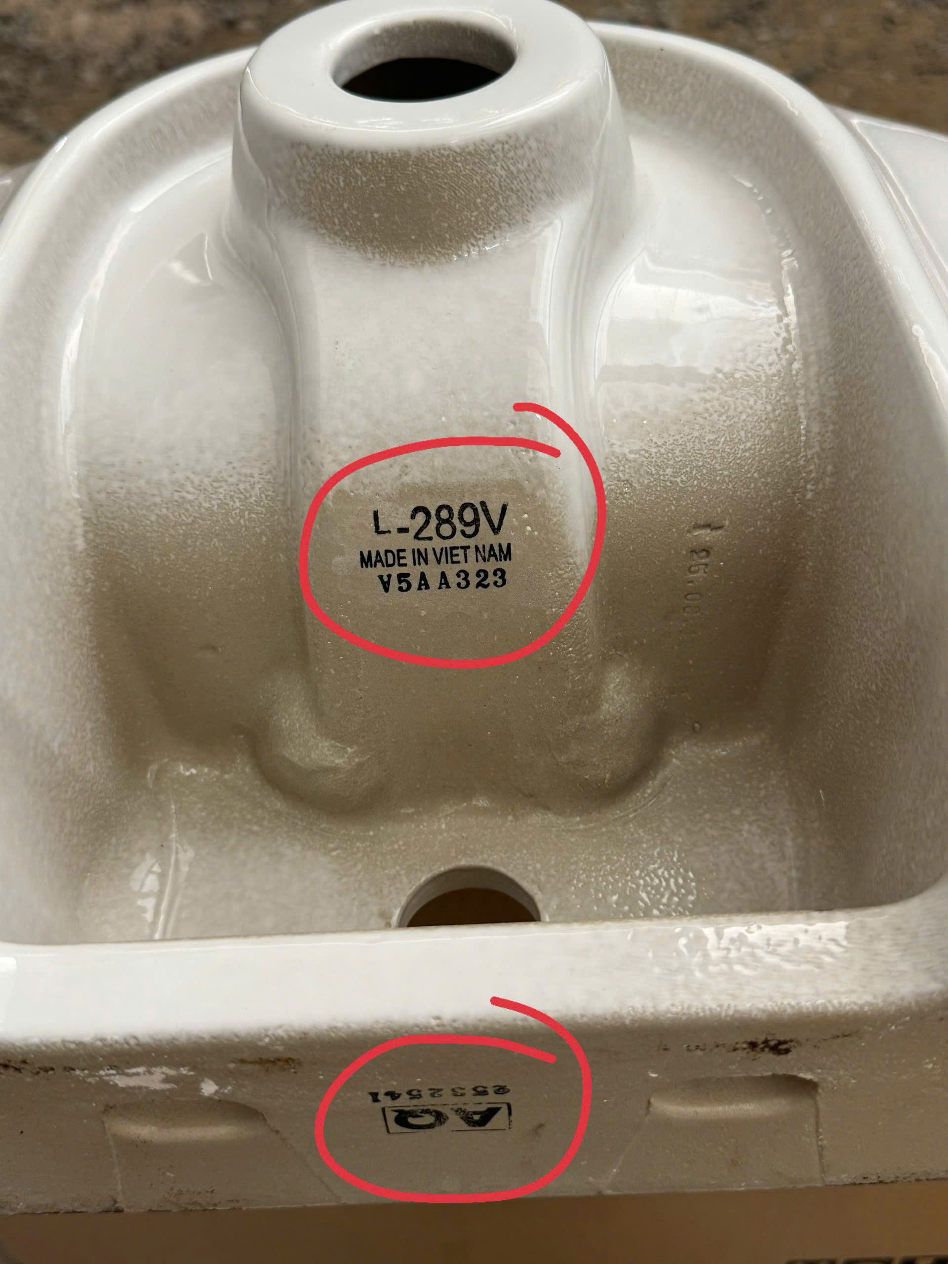Top 5 cách phân biệt thiết bị vệ sinh INAX thật giả 2 Lavabo inax thật có ký hiệu Aqua Ceramic