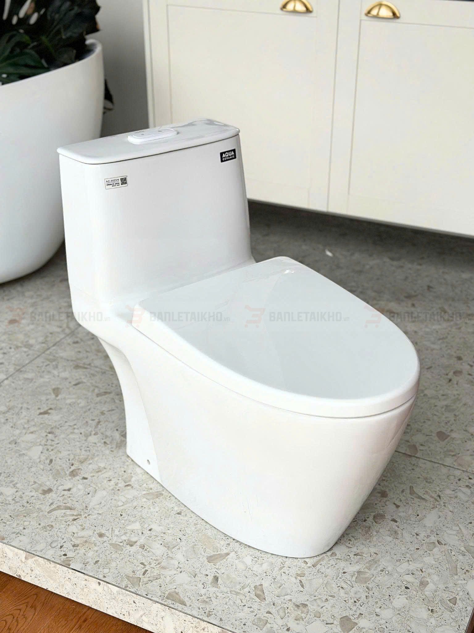 AC 902VN là Bồn cầu INAX 1 khối giá hơn 6.8tr và có chương trình tặng xịt vệ sinh 3 4. AC 902VN