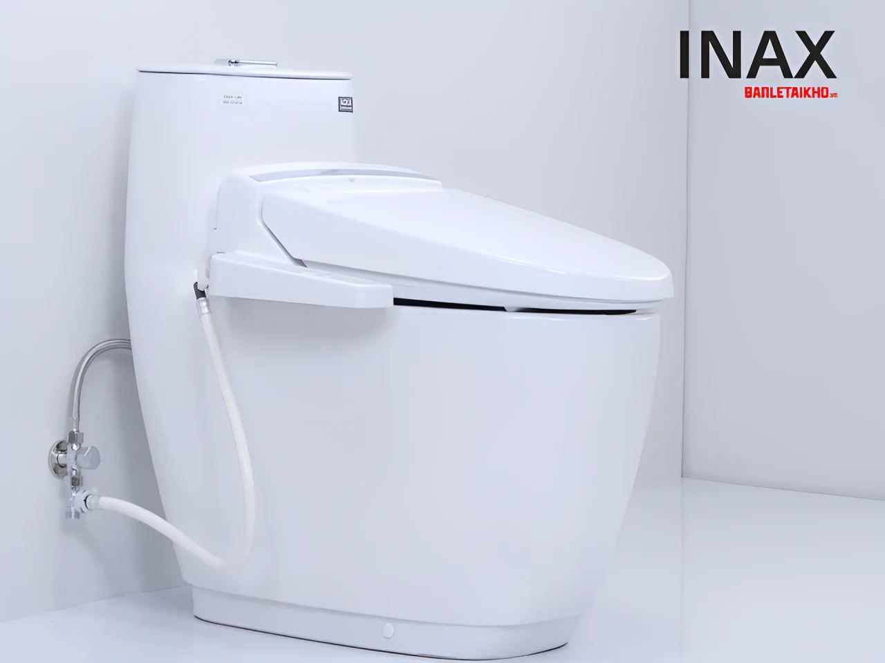 Bồn vệ sinh AC-1052 kết hợp nắp thông minh CW-KB22AVN trải nghiệm tiện nghi