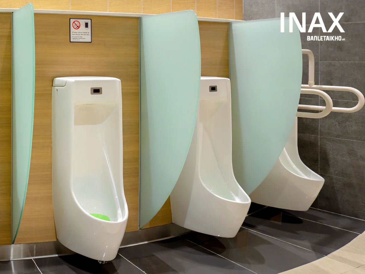 Bồn tiểu INAX AFU-600VAC nhỏ gọn, âm tường sang trọng, cao cấp