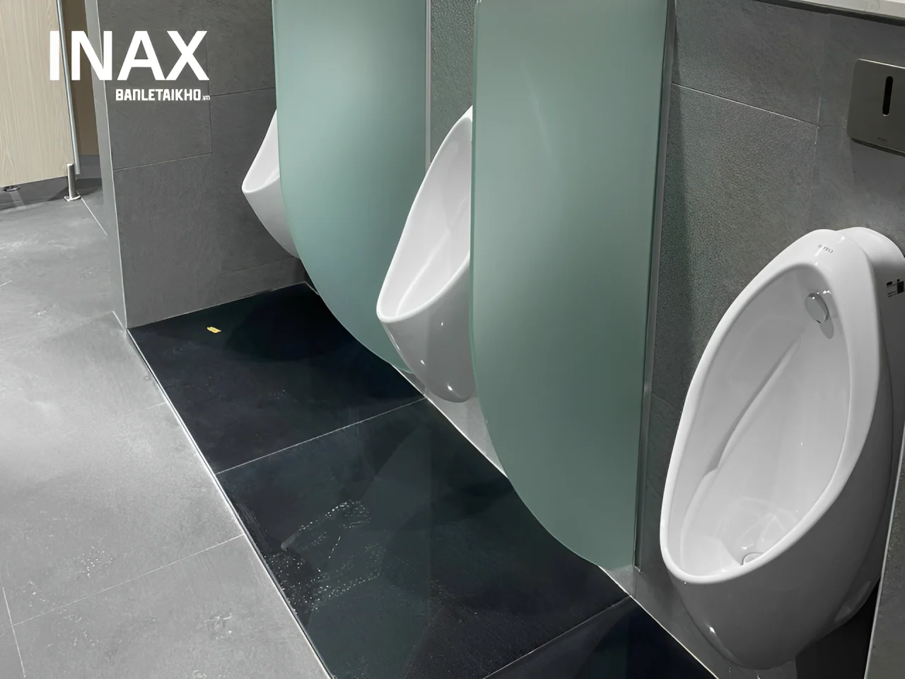 Bồn tiểu INAX U-117V treo tường, gọn, cứng cáp, dễ lau chùi