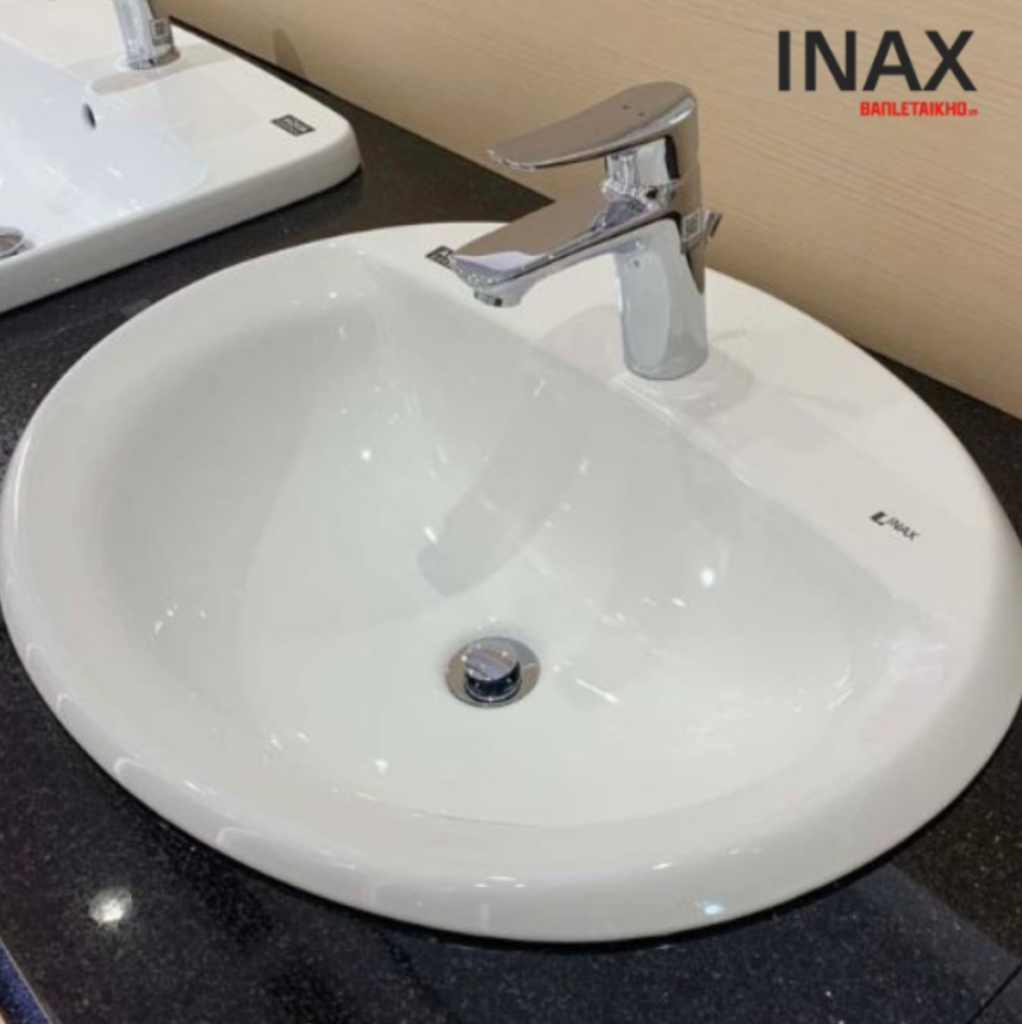 Bề mặt sứ INAX trơn láng hạn chế vệt ố